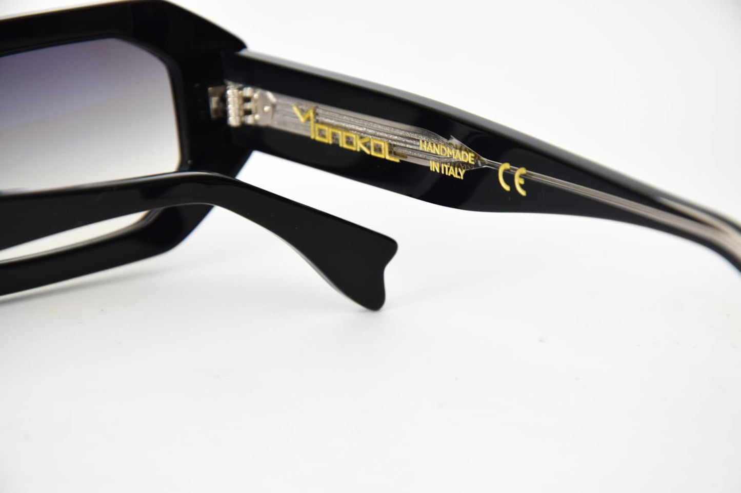 foto logo su asta Occhiali da Sole Rettangolari Uomo Donna - Occhiali da Sole Monokol MK286 nero