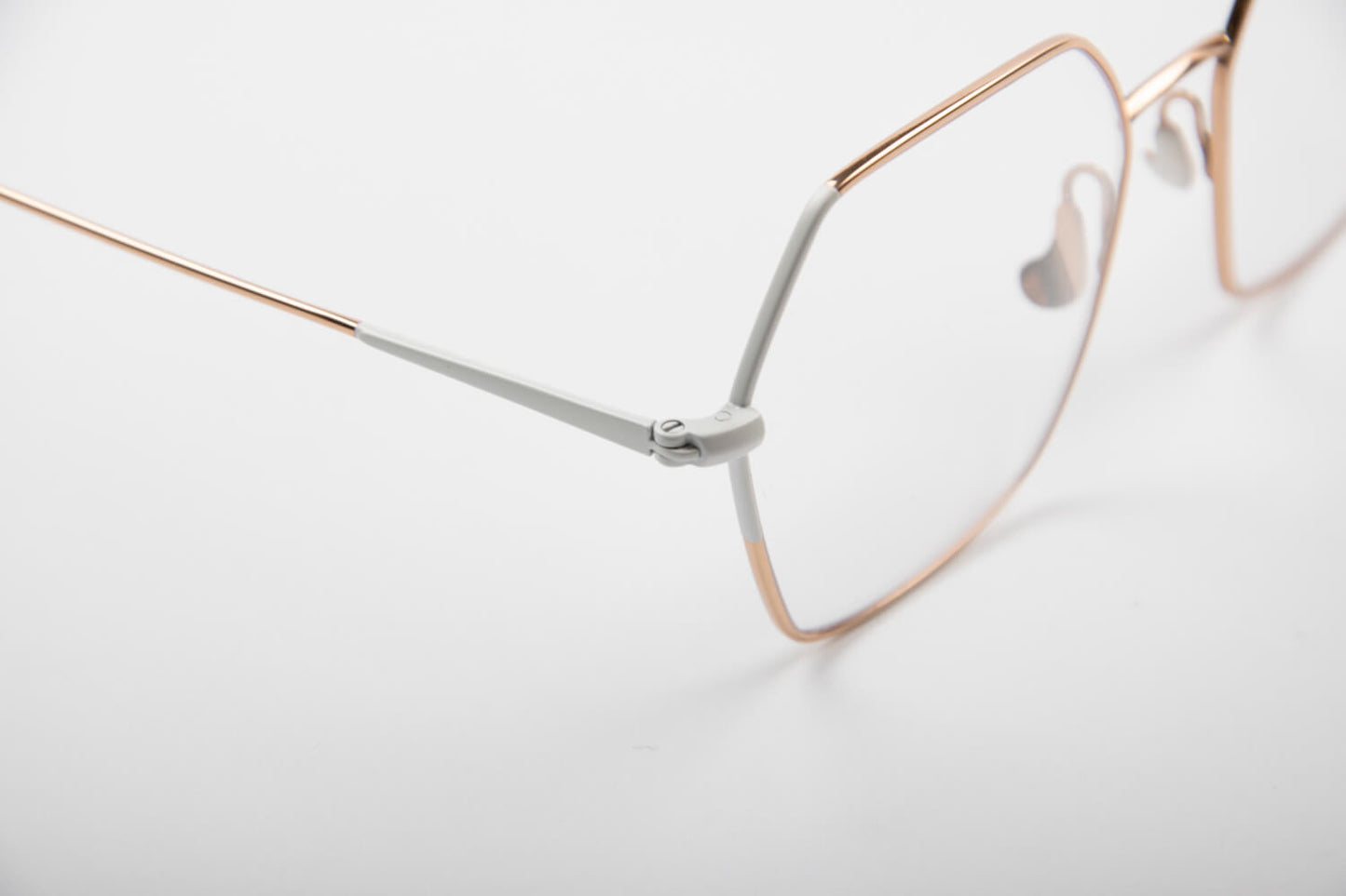Caroline Abram | Verone | Bianco e Oro - OTTICA SICOLI