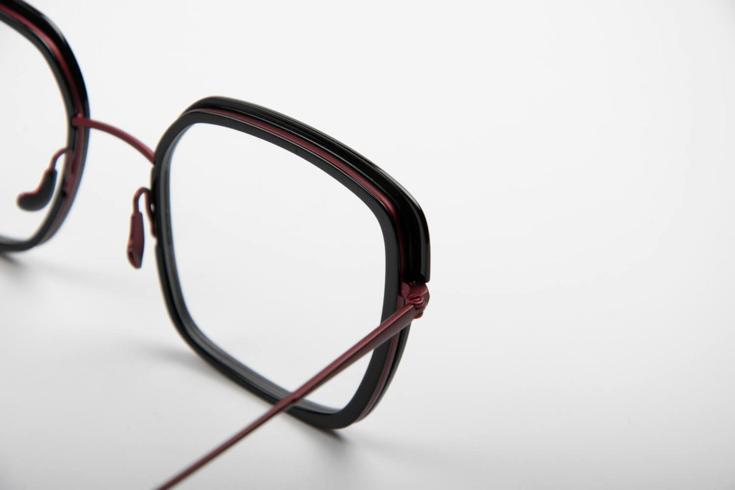 Caroline Abram | Wiam | Nero e Bordeaux - OTTICA SICOLI