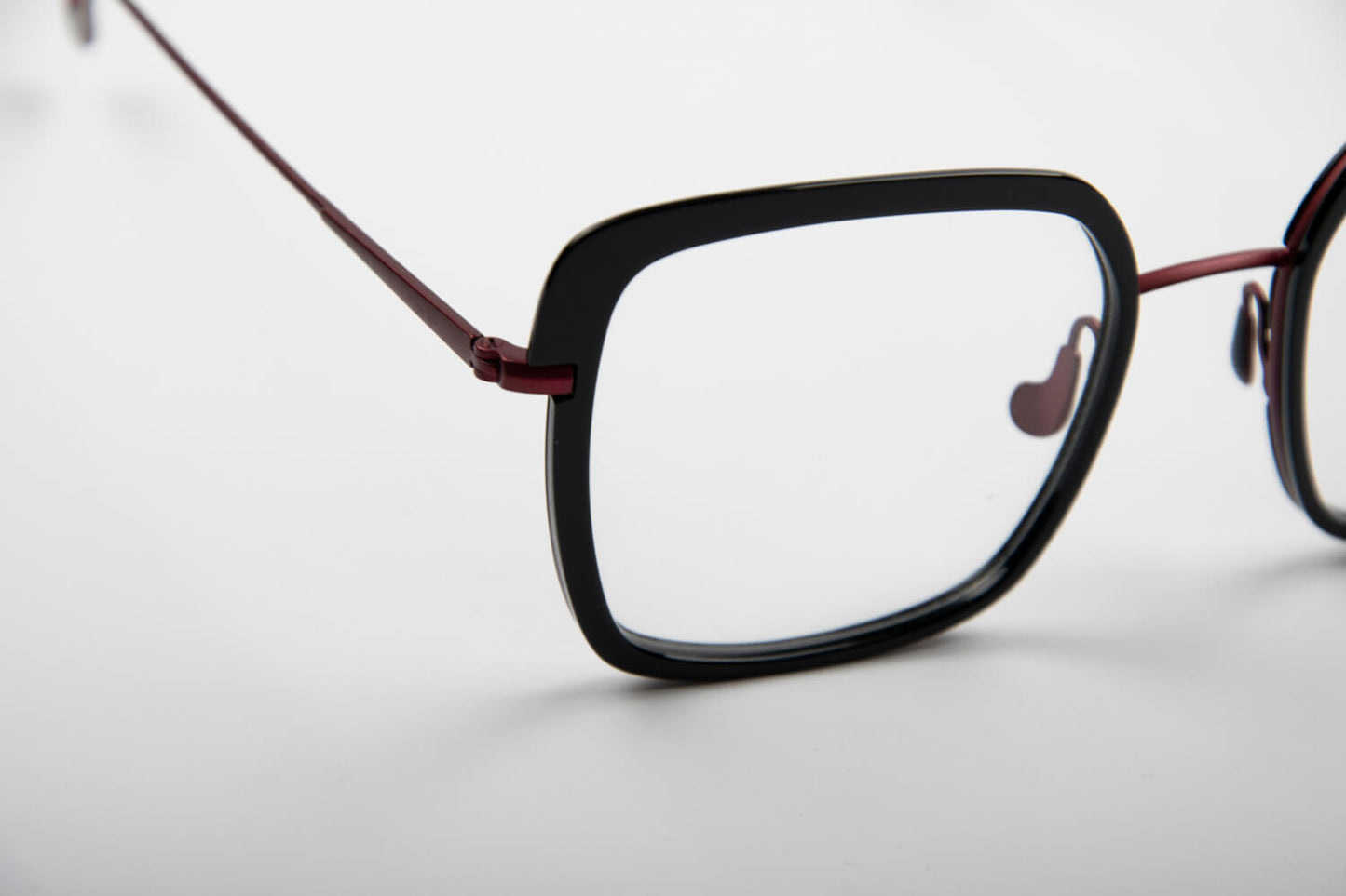 Caroline Abram | Wiam | Nero e Bordeaux - OTTICA SICOLI