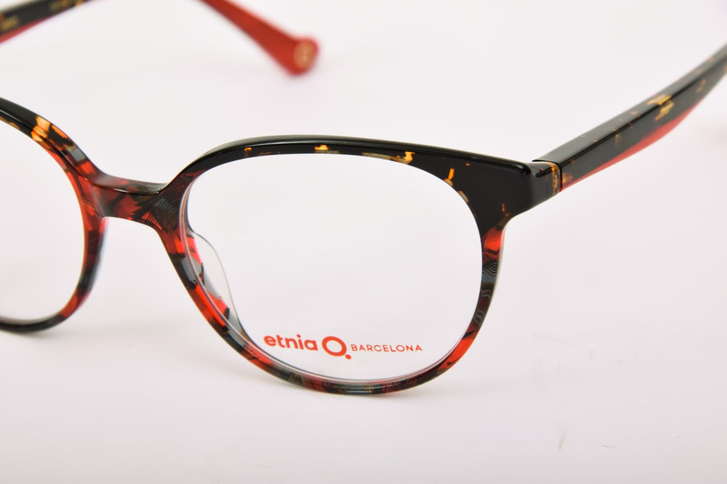 Etnia Barcelona | Hannah Bay | HVRD Tartaruga e Rosso