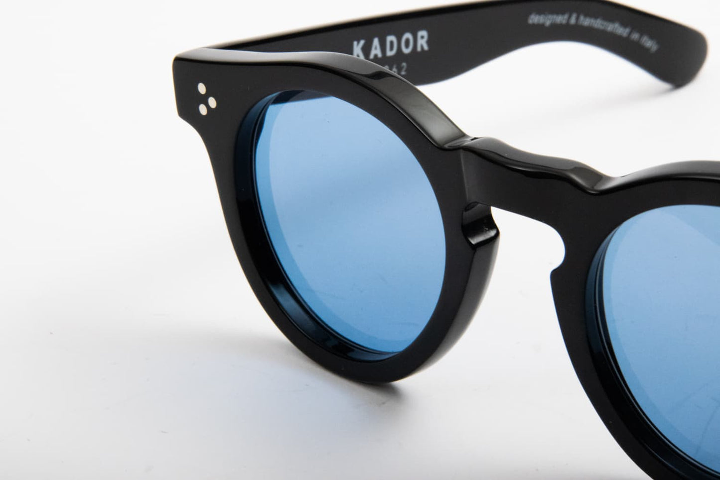 Kador | Mondo | Nero e Blu