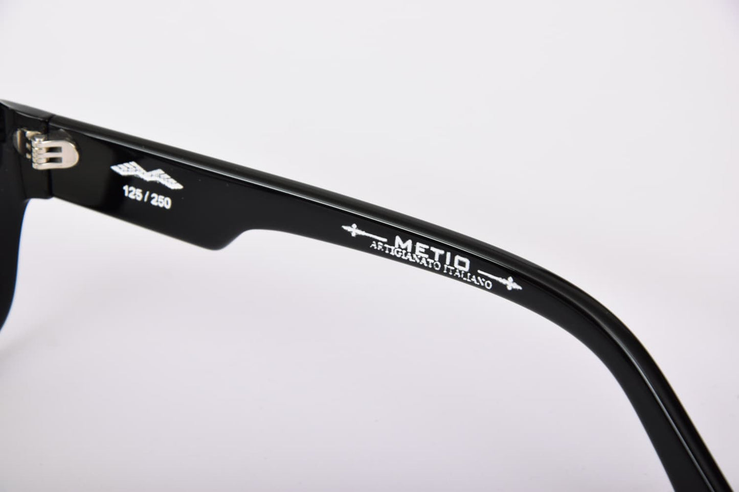 Metio | Elton | Nero