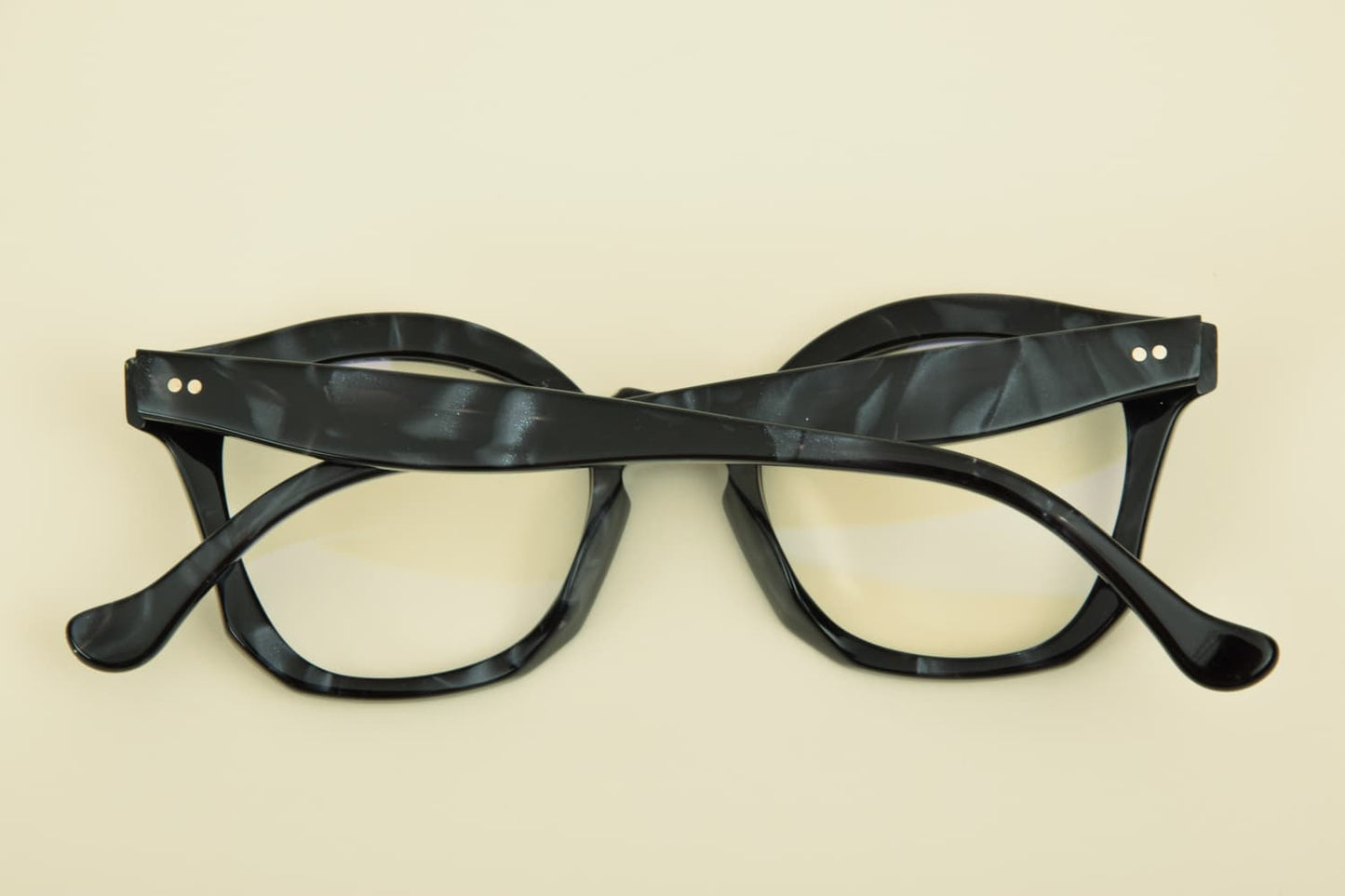 Platoy | Com | Granite Nero