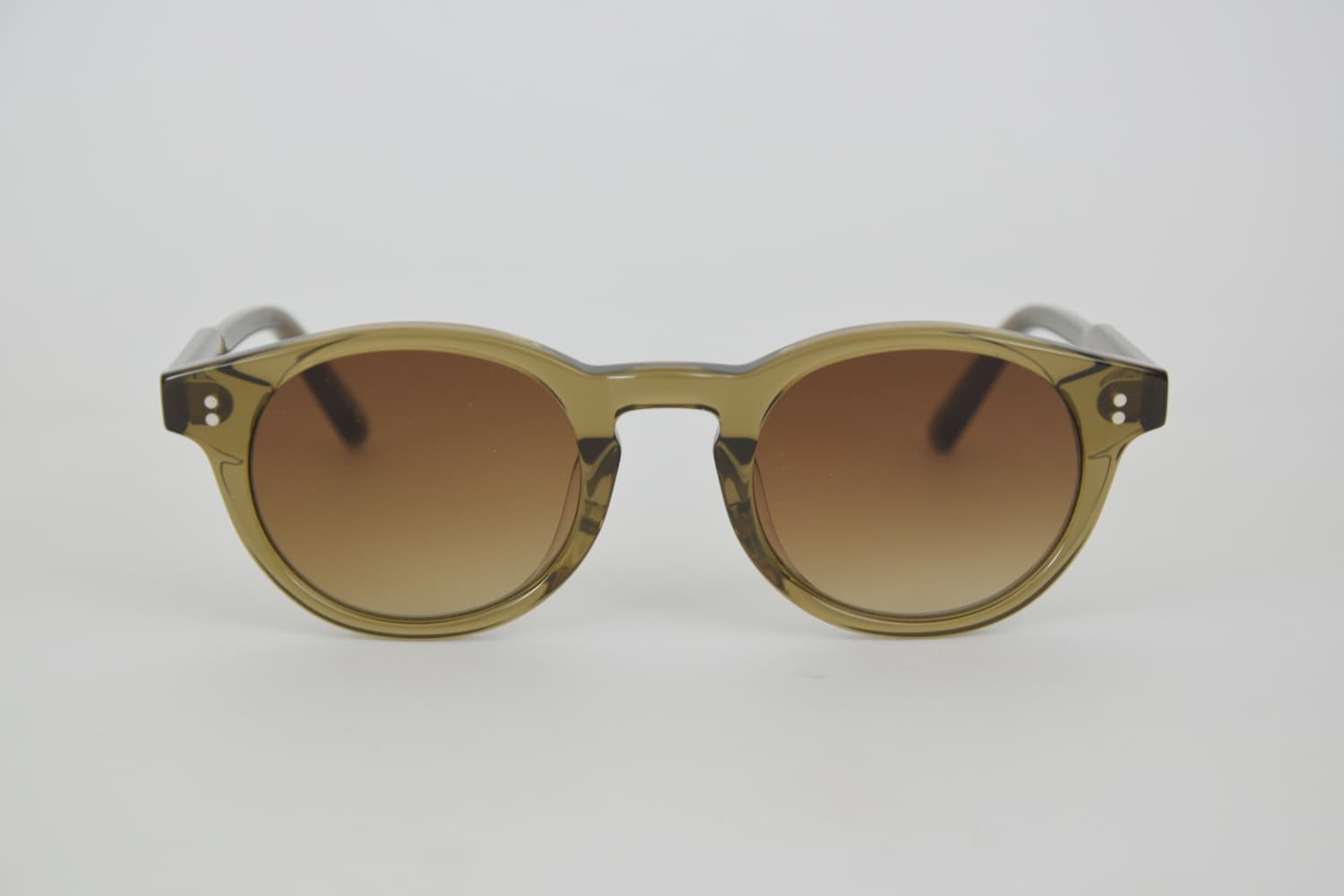 Foto frontale di occhiali da sole chimi 03 verde trasparente